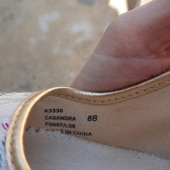 Coach Casandra white signature pattern heels 8 - Picture 8 of 9